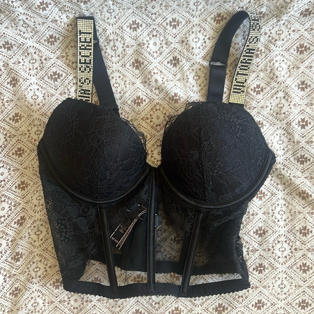 NWOT Victoria’s Secret - Very Sexy Push-Up Bra - Black Lace Shine Straps - 32C